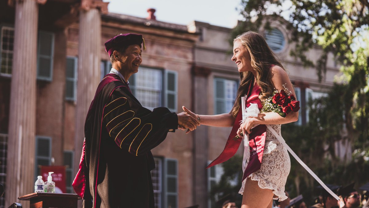 Officially a graduate of The College of Charleston. So proud of our girl <a href="/BrookeHarris927/">Brooke Harris</a>! 🎓

#comeCus 🌴🏐