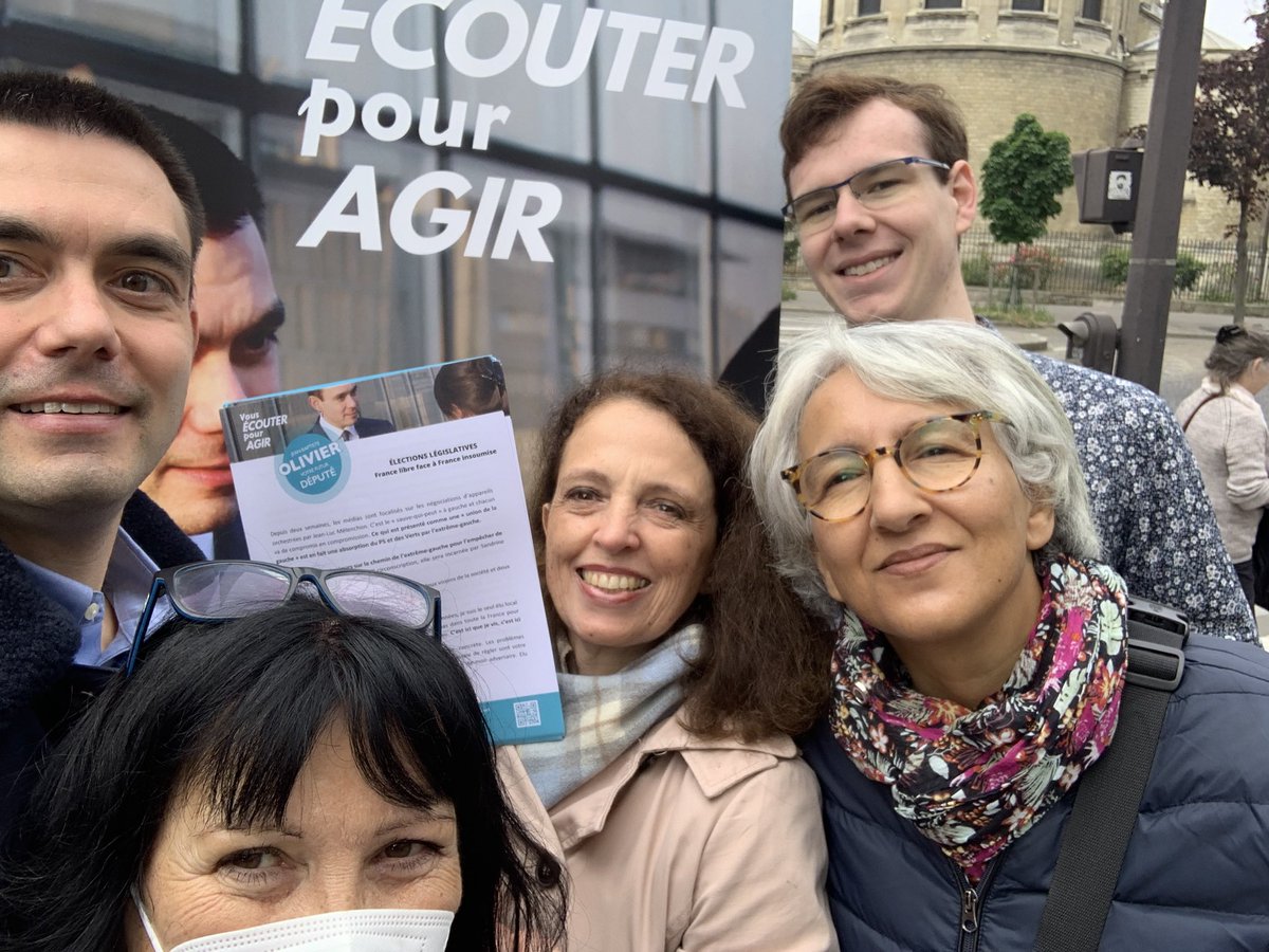 jb_olivier's tweet photo. Ce matin j’étais sur le marché Jeanne d’Arc #Paris13 pour de nombreux et réguliers échanges avec les habitants, après le passage médiatique de la candidate de l’extrême-gauche @sandrousseau couvert par @Qofficiel  #legislatives2022 https://t.co/zFZnPcaEMo