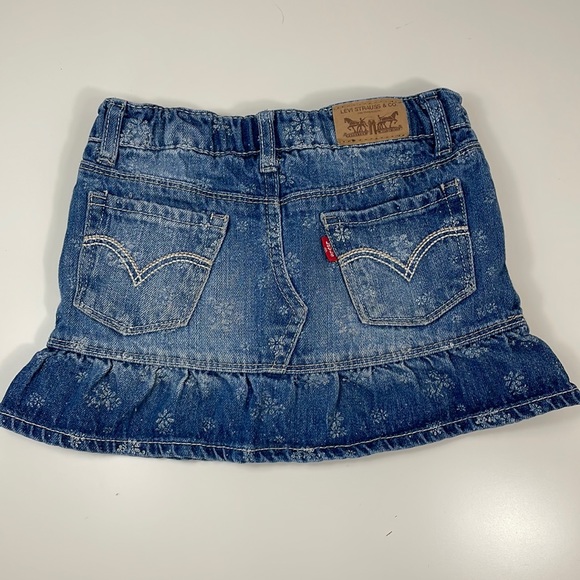 isabelleForget5's tweet photo. So good I had to share! Check out all the items I'm loving on @Poshmarkapp #poshmark #fashion #style #shopmycloset #zara #levis #clarks: https://t.co/Ng5k4N78Hi https://t.co/N4nzmQhAGo