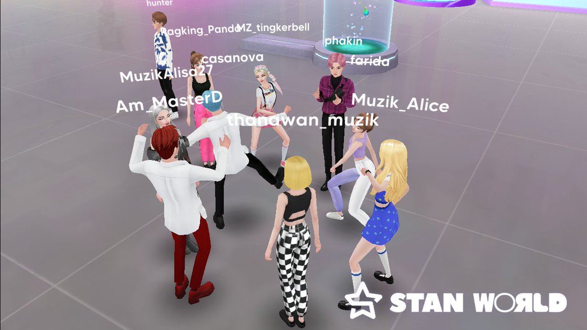 thanawanMakchai's tweet photo. @stanworld_twt เต้นกันอย่างสนุกสนาน💃🕺💃🥰🥰
#StanMomentSW
#QuangHungMasterD
#SWNewSeason
#STANWORLD https://t.co/C6n4fqwegb