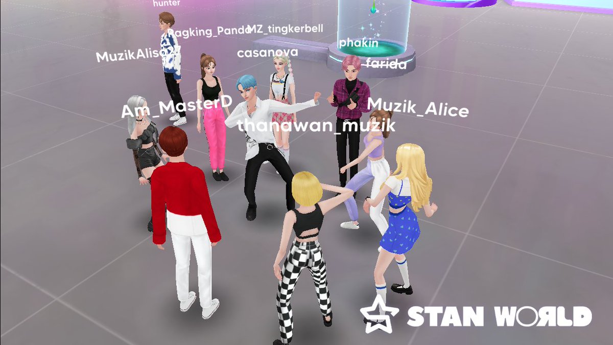 thanawanMakchai's tweet photo. @stanworld_twt เต้นกันอย่างสนุกสนาน💃🕺💃🥰🥰
#StanMomentSW
#QuangHungMasterD
#SWNewSeason
#STANWORLD https://t.co/C6n4fqwegb