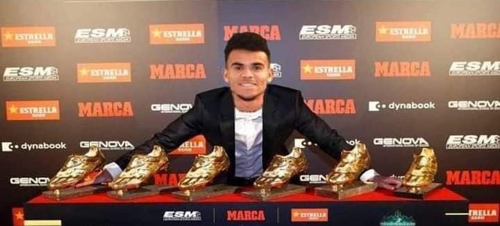 ElGolGarracol's tweet photo. Luis Díaz el día que Mané y Salah le toquen el balón. https://t.co/eCU9mlOiOq