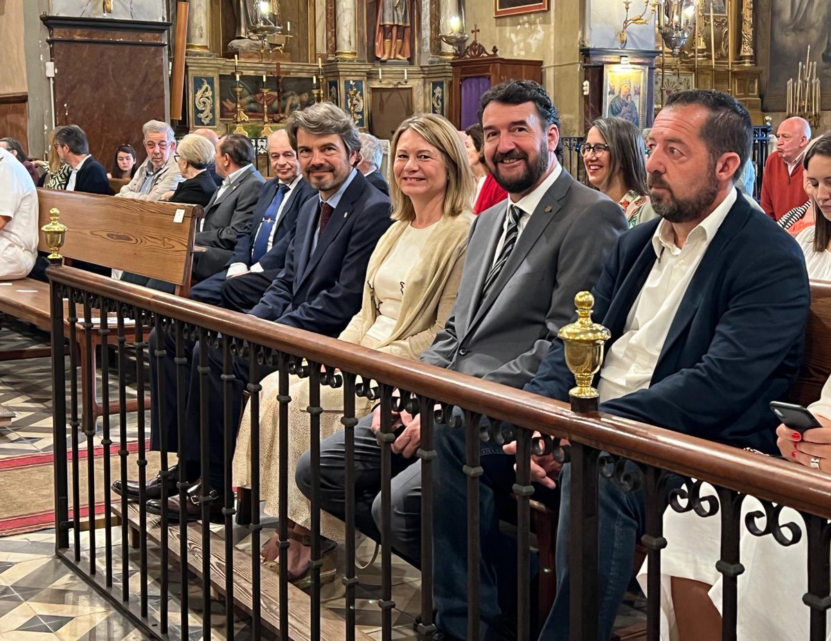 MNuriaRiera's tweet photo. Avui @ppbalears som a la fira de #Sóller amb el batle @Carlos_Simarro_  i regidors @DarderRosell acompanyant les Valentes Dones i tot els sollerics. Bona fira i bon firó. Gràcies per la convidada!!! #fira https://t.co/Vbg0eM0Ick