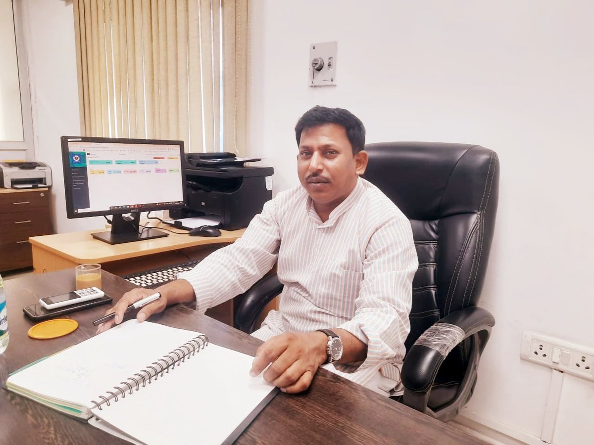JpuppclEr's tweet photo. उपभोक्ता देवो भव:
UPPCL Costumer care-1912
Surprise visit today•
All staff &amp; Engineers Found well intacted at thier duty•
अवकाश के दिनो मे विद्युर्ति आपूर्ति सेवा की स्थतियो की जिज्ञासा को लेकर उप्र��ाकालि कस्टमर केयर लखनऊ का पर आज किया दौरा••• https://t.co/6b7yEsey9d