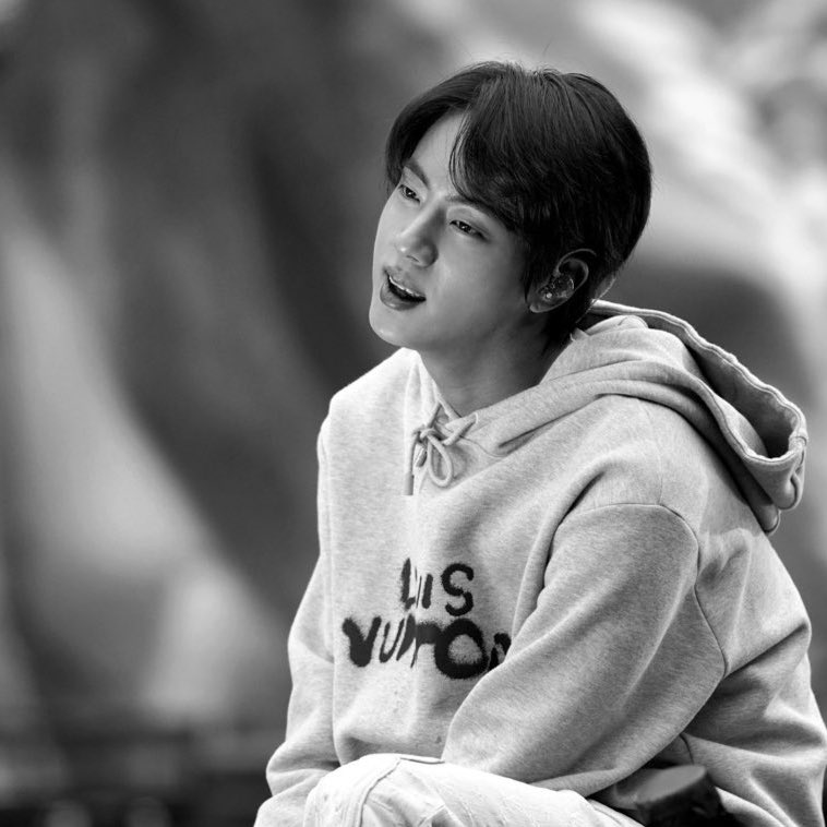 FSPH5zRaQAAZA-K?format=jpg&name=900x900