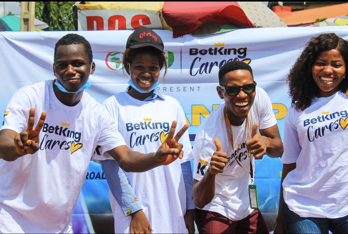 acinigeria's tweet photo. Cleanup Ring Road (ACI &amp; BetKing Cares Cleanup Project)

Total number of Participants: 30 People

Total number of Solid Waste Recovered: 490.8kg 

Total number of Recyclables Recovered: 19.2kg

*Partners* @gossyomega 
Bet King 👑 
African Cleanup Initiative
Natural Eco Capital https://t.co/9S3v3xaicJ