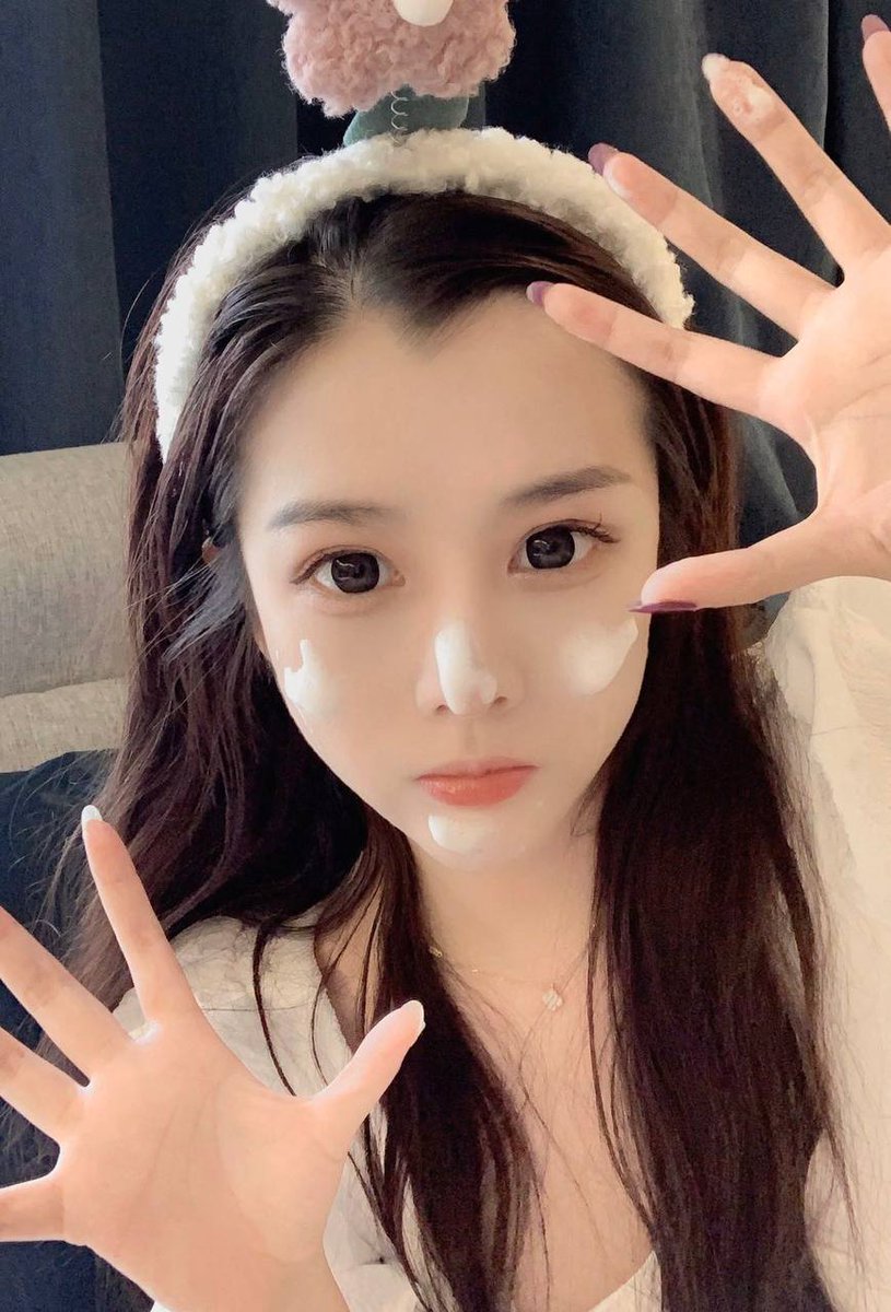 teep0168's tweet photo. • 𝟎𝟎年，170D
• 大学在校生
🌤𝒢𝑜𝑜𝒹 𝑀𝑜𝓇𝓃𝒾𝓃𝑔ᵕ̈ 💛 ᵕ̈ 💛 ᵕ̈ 
皮肤细滑零毛孔 素颜亦满分 
细长蹆͟漫画身材性格软萌易推倒 https://t.co/4IPlCgP1VM
