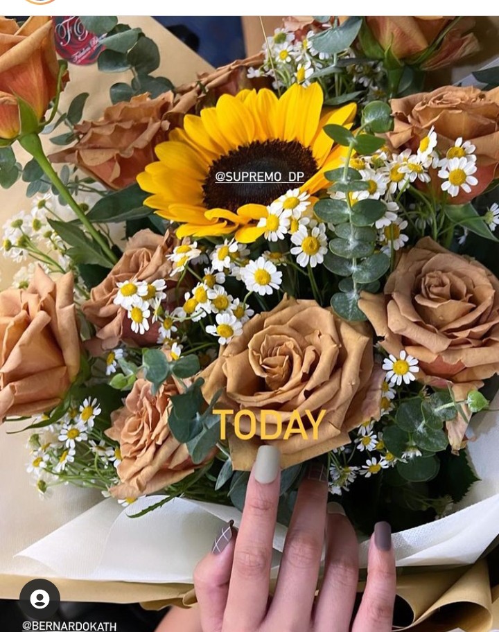 EstradaAngeline's tweet photo. @Johnvalle20 Same flowers as May 1. Is he giving him 🌻 everyday until their 10th? 😍🌻 https://t.co/YoWT8KwfXT