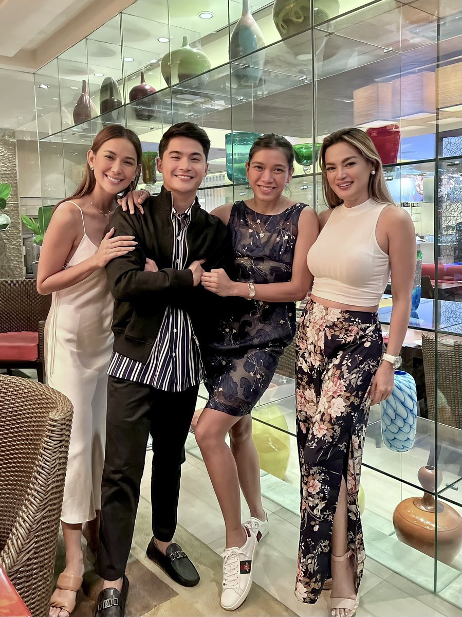 EianRances's tweet photo. 🤗🥂 https://t.co/nh1GqC96c6