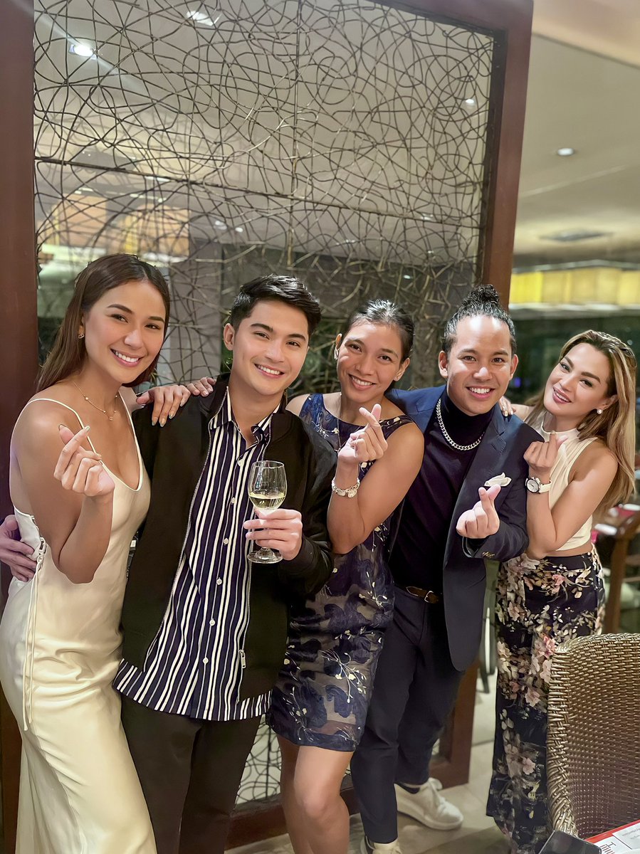 EianRances's tweet photo. 🤗🥂 https://t.co/nh1GqC96c6