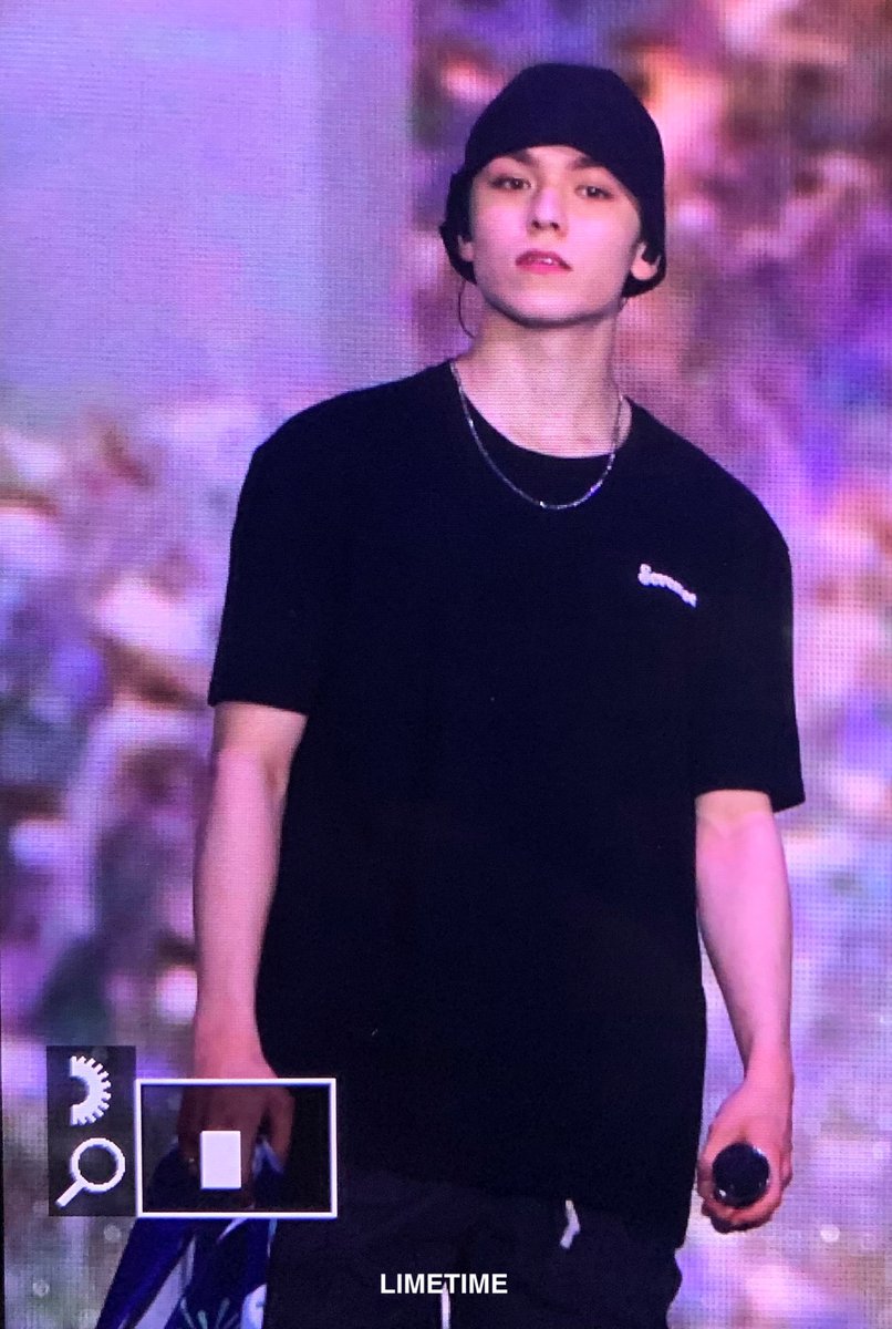 220508 HANABI

오랜만이야ㅠㅠㅠㅠㅠㅠㅠ

#VERNON #버논 #バーノン #최한솔 #SEVENTEEN   #세븐틴