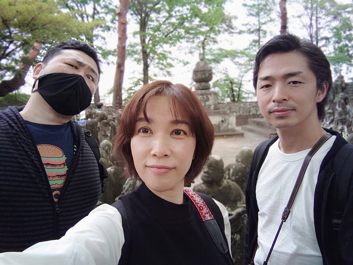 shimensoka04's tweet photo. そして！
なんと今年シメンソカは決起して満10年を迎えました。ただただ必死に過ごしていてまさか10年続くなんて思わなかったので、当の本人たちが一番驚いています。
今後もお互いのペースを大事に続けていく所存です。

よろしくお願いします。
写真集団シメンソカ
松崎ヒロノブ　椿原桜果　矢野巌 https://t.co/KSgdH9pQWi
