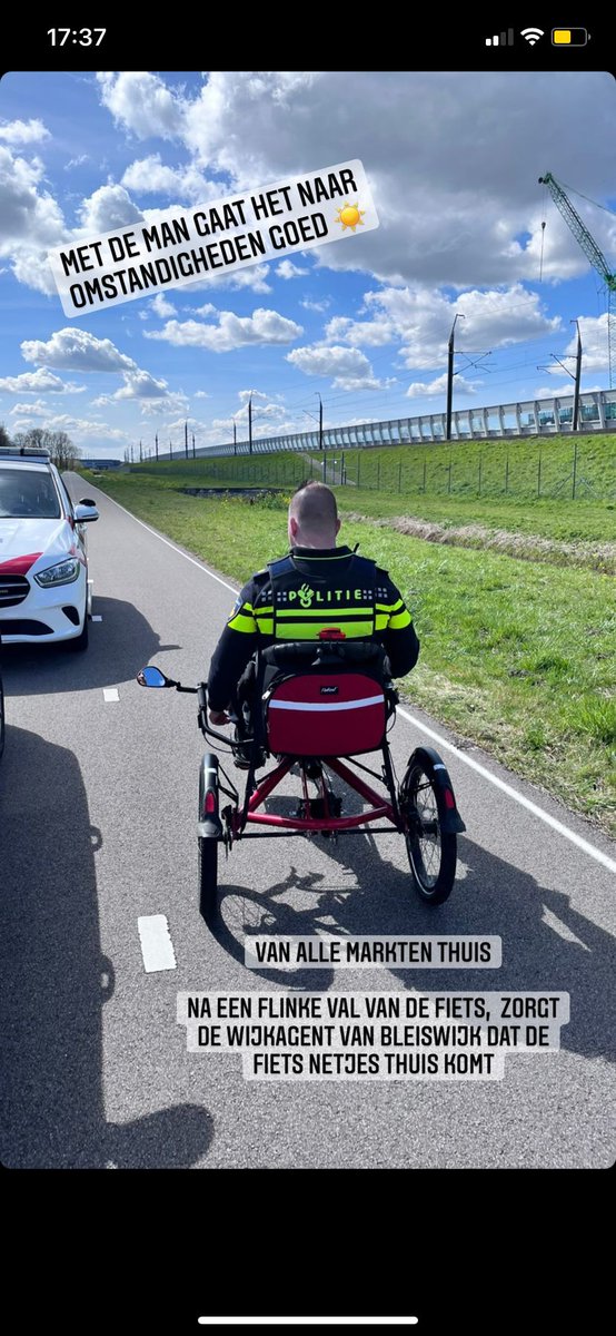 WA_Bleiswijk's tweet photo. Samen met wijkagent Zoetermeer geassisteerd bij een ongeval in Bleiswijk. https://t.co/FGaSvvUXNX