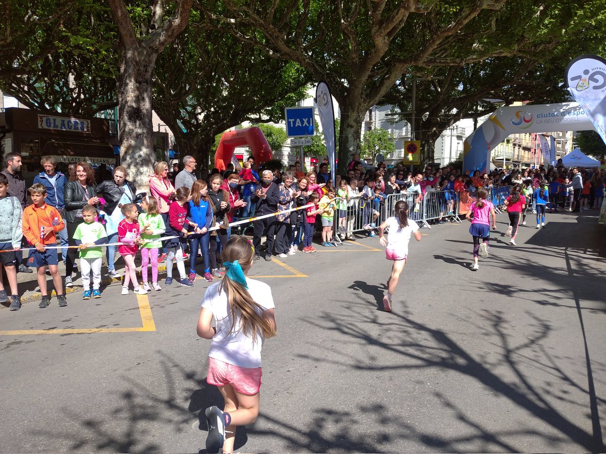 llop74's tweet photo. Èxit total de participants i d'organització del 41 Cros de Primavera de la nostra ciutat, més de 850 participant han pogut gaudir de l'esport escolar i la cursa popular.
Agraïr a totes les persones que han col·laborat, participat i organitzat aquest cros! https://t.co/D28Cb6VGIs
