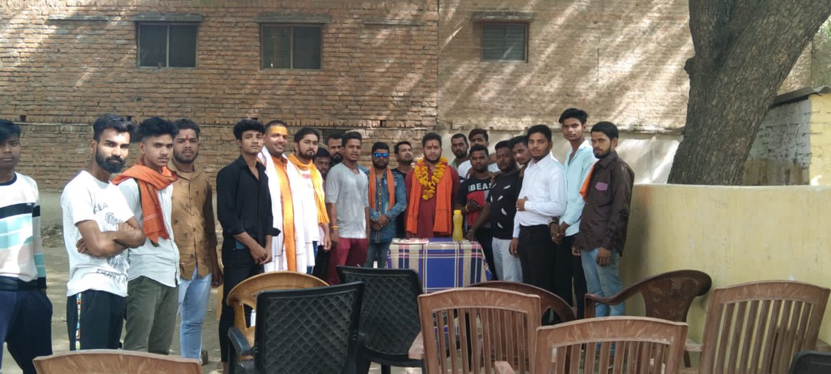 Pankajdutttiwa2's tweet photo. आज सुबह सदर कैंट प्रखंड के 
वार्ड नंबर एक में रुद्र महास��ना की बैठक आयोजित की गई
 जिसमें की राहुल सिंह परिहार को सदर कैंट वार्ड नंबर एक का अध्यक्ष बनाया गया 
बैठक में सदर कैंट वार्ड नंबर एक के सभी रुद्र सैनिक उपस्थित रहे जय बाबा महाकाल
रुद्र महासैना संगठन
🙏🙏 https://t.co/GKAZvW5uZe