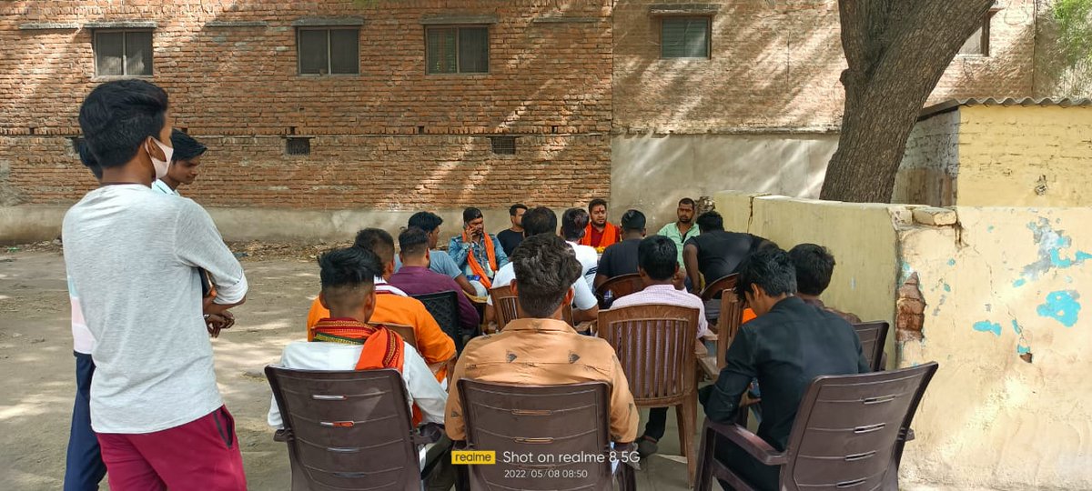 Pankajdutttiwa2's tweet photo. आज सुबह सदर कैंट प्रखंड के 
वार्ड नंबर एक में रुद्र महास��ना की बैठक आयोजित की गई
 जिसमें की राहुल सिंह परिहार को सदर कैंट वार्ड नंबर एक का अध्यक्ष बनाया गया 
बैठक में सदर कैंट वार्ड नंबर एक के सभी रुद्र सैनिक उपस्थित रहे जय बाबा महाकाल
रुद्र महासैना संगठन
🙏🙏 https://t.co/GKAZvW5uZe