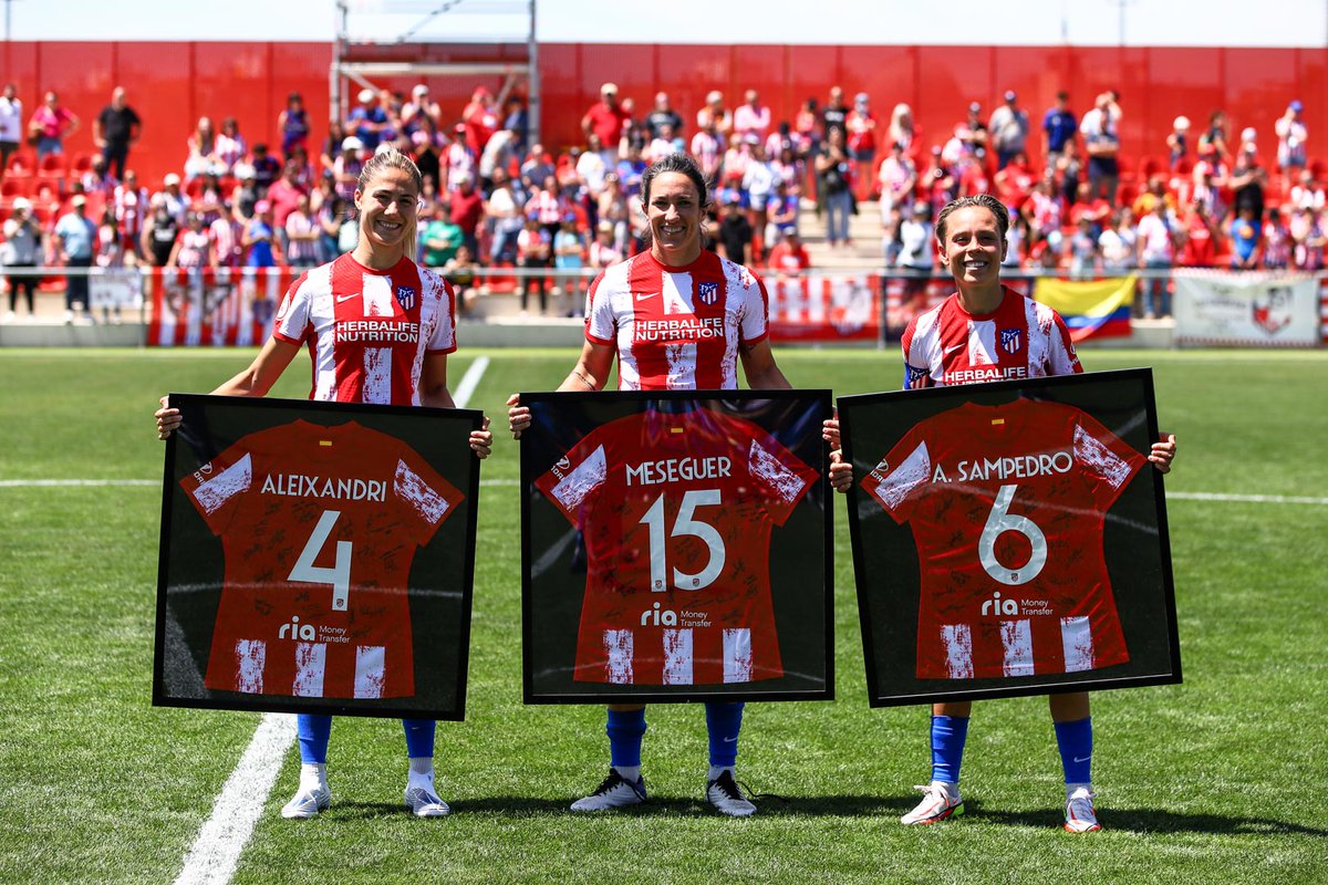 AtletiFemenino's tweet photo. ¡SIEMPRE CON NOSOTROS, 𝑪𝑨𝑷𝑰𝑻𝑨𝑵𝑨𝑺! https://t.co/VQuXaVlfq9