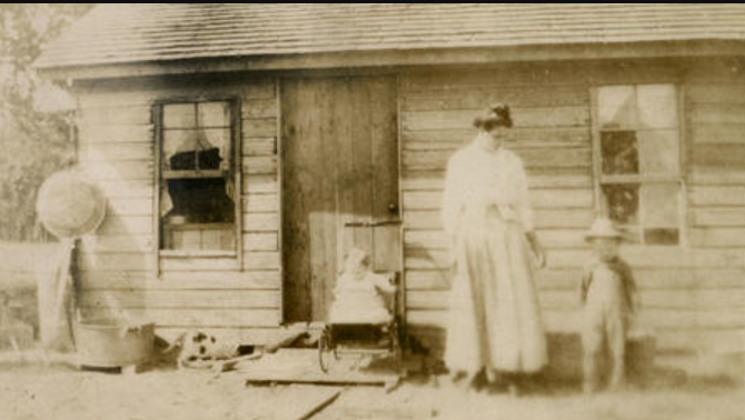 MagazineSundial's tweet photo. Happy #MothersDay to all the mothers and those with motherly figures important to them. Today we are proud to publish the spare, #minific #FLASH "On Safely Feeding My Family in the Wake of the 1919 Botulism Outbreak" by @iamlisafox10800 

https://t.co/N26AmG3bMN https://t.co/DywDpBVeAh