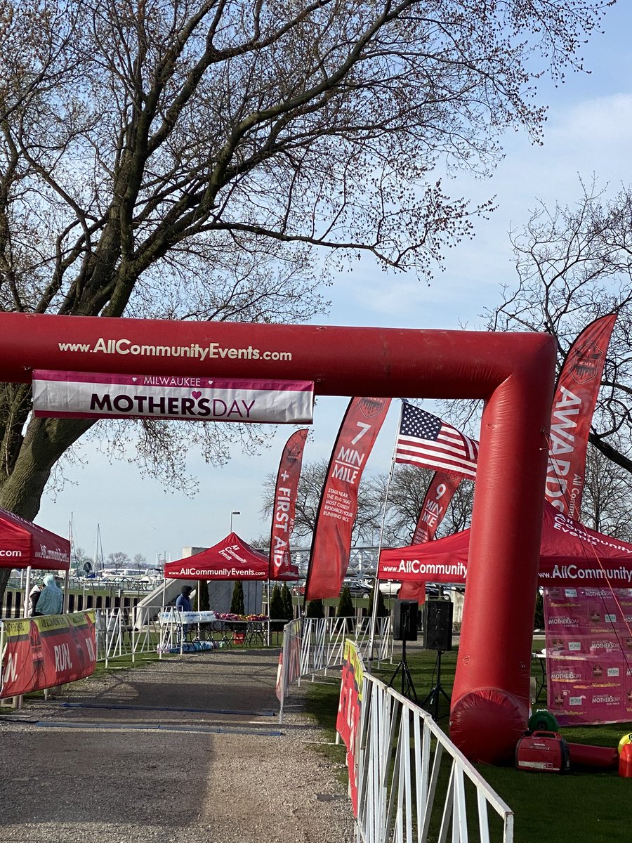 bellafiore3's tweet photo. I wish Anna was here but I’m ready to run the Mothers day 5K. That lake breeze can quit anytime now. Brrrr #runwithmom #mke #mothersday5k https://t.co/NgbRgLO4J6
