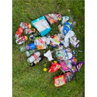 KeepAbergTidy's tweet photo. Freshly litter-picked alleyway between Park Crescent and Ysguborwen two days ago …

Today … this lot picked from that very same alleyway … https://t.co/47mbrpubUO