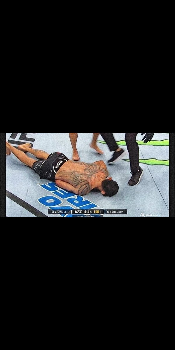 YazaynSiddiqui's tweet photo. I've Never Seen This Before
No One Has KO Tony Like This😱😳
#uFC274 #UFC274Live https://t.co/rASiJpyeO9
