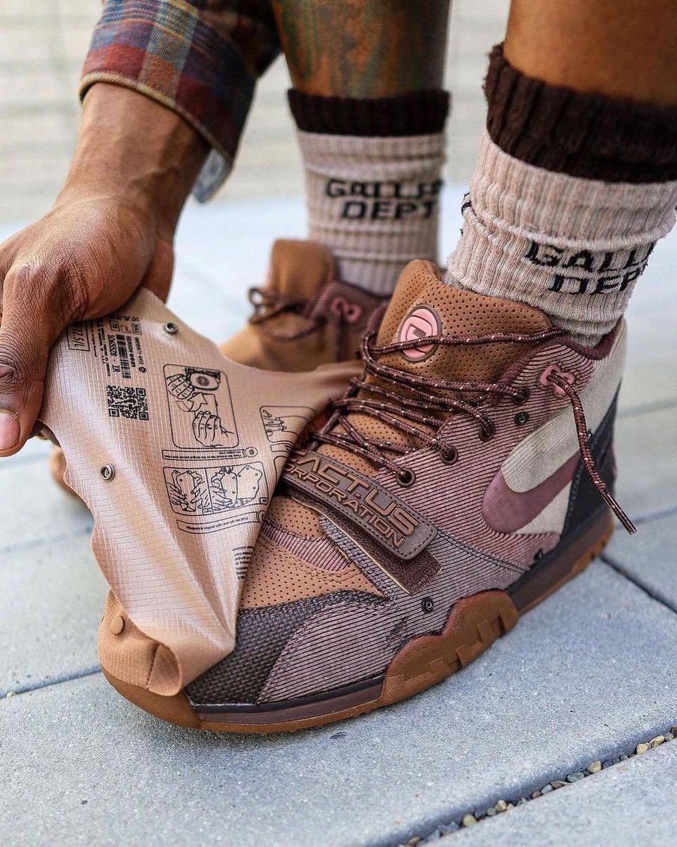 placetmagazine's tweet photo. Um olhar detalhado sobre a próxima colaboração entre Travis Scott e Nike. https://t.co/cHughcxLdH