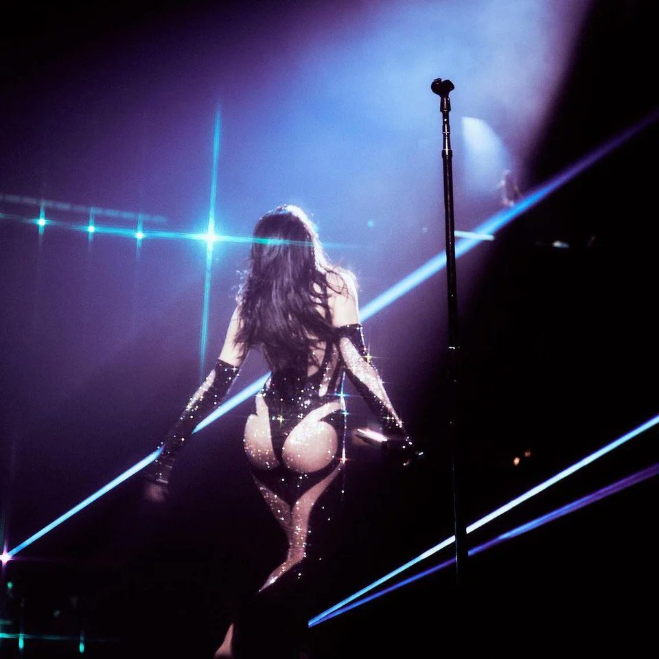 cosmuseical's tweet image. ⠀
⠀imagine being jealous
⠀of a microphone stand .
⠀