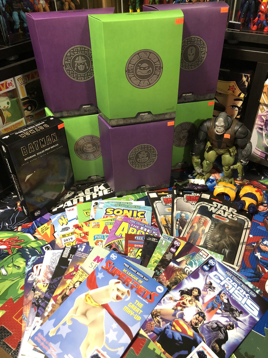 CollectThemAll1's tweet photo. The family and I had a great time at @GiantRobotComix for #FreeComicBookDay yesterday! Here is our comic and toy haul. Thank you, GRC! https://t.co/kd4LVA9lyX