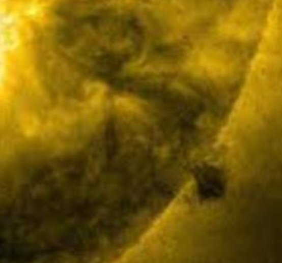 winkelsdorf's tweet photo. Nachdem,was die NASA gerade neben der Sonne gefilmt hat,nehme ich keine Wetten mehr an,welche Probleme uns dann 2023 bereiten könnte...🤡🤡 https://t.co/mpeXQjPGCH