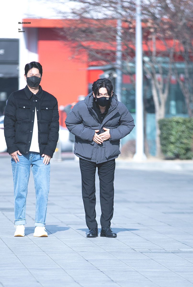 gguggu0_'s tweet photo. 설경구
팬들 못 봤을 때               팬들 봤을 때 https://t.co/WuUo4JvOH6
