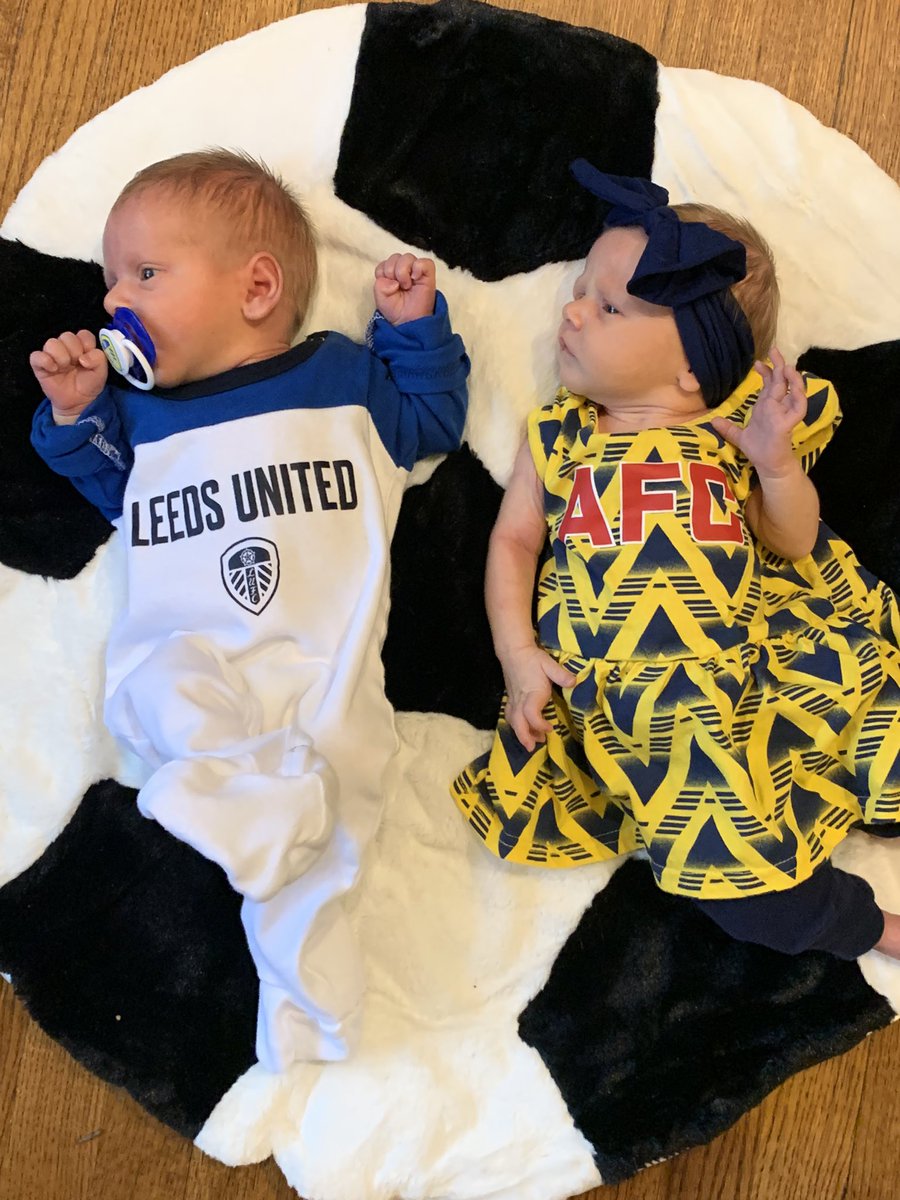 tschannena2's tweet photo. A House Divided ❤️🤍 💛💙 #ARSLEE #MyPLMorning #MOT @LUFC https://t.co/GxsEPwdqLJ