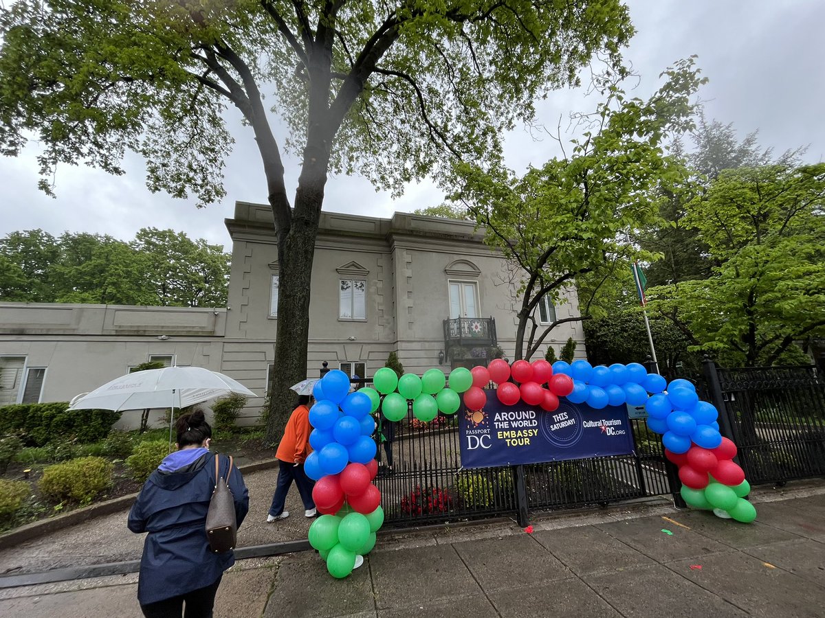 CurtisSChin's tweet photo. While serving as US ambassador to the @ADB_HQ, I had the chance to visit #Azerbaijan. Now: via #PassportDC2022—after two years, #EmbassyDay is back! Scenes from @DCculture’s Around the World Embassy Tour at @azembassyus yesterday 🇦🇿.
@Azerbaijan @AzmissionUN @AzerbaijanMFA https://t.co/RhGSry92Vi