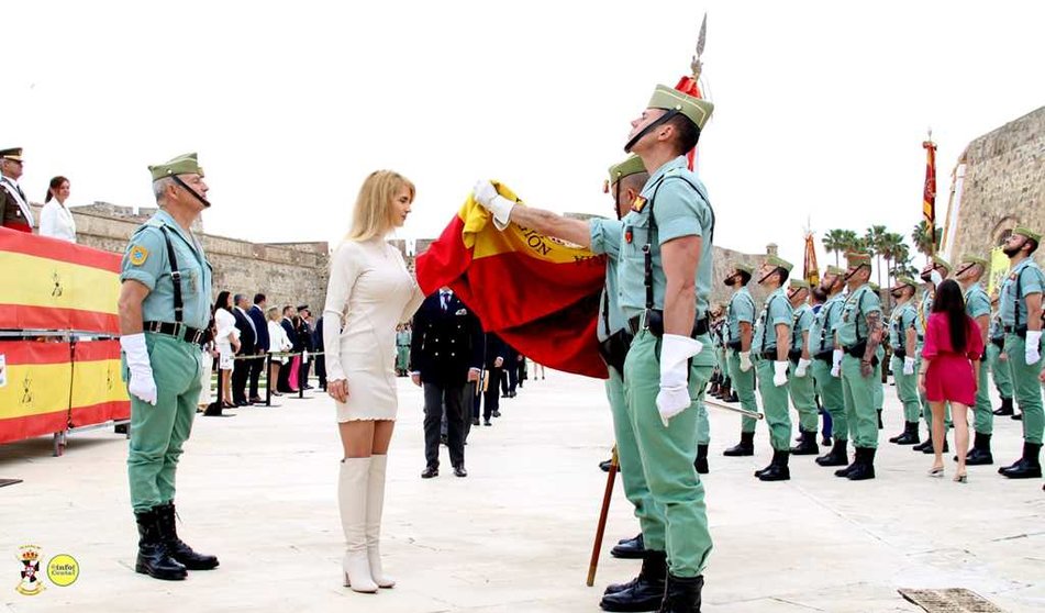 PlataformaMill1's tweet photo. Brillo y Elegancia en la #JURA DE BANDERA y #RENOVACIÓN del compromiso con la defensa de España, según el Art. 30 de la #Constitucion, que tuvo lugar ayer Sábado en #Ceuta. Uno de los actos más #Solemnes que existen en cualquier Nación. https://t.co/uPy6kAgTzm vía @infoCeutacom https://t.co/x8DJzZQLdz