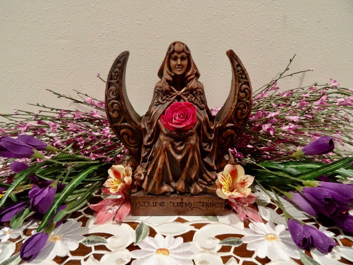 Selena_Fox's tweet photo. Happy #MothersDay to all celebrating! Honoring #Mothers #ForeMothers #MotherGoddesses &amp; Mothers of many kinds today and every day! https://t.co/A3biBdPmS7 https://t.co/60O2T5Q4B7