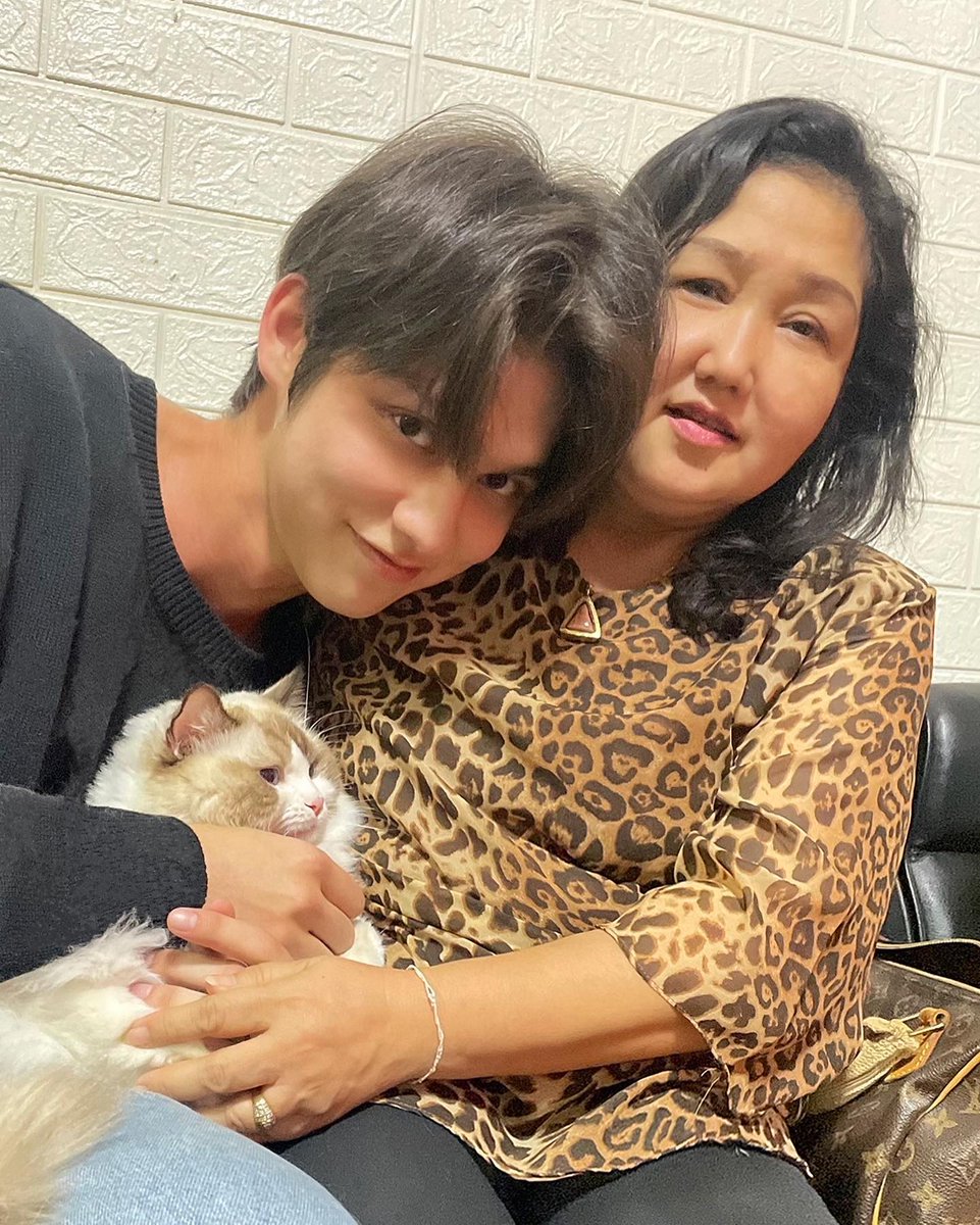 Happy Mother's Day 🤍 #MomNong

If you want to see Bright's smile, 
watch here - youtu.be/9jLtXrJkWKc

***ONLY FOR TRUE FANS***

<a href="/bbrightvc/">bright</a> #bbrightvc #BrightVachirawit