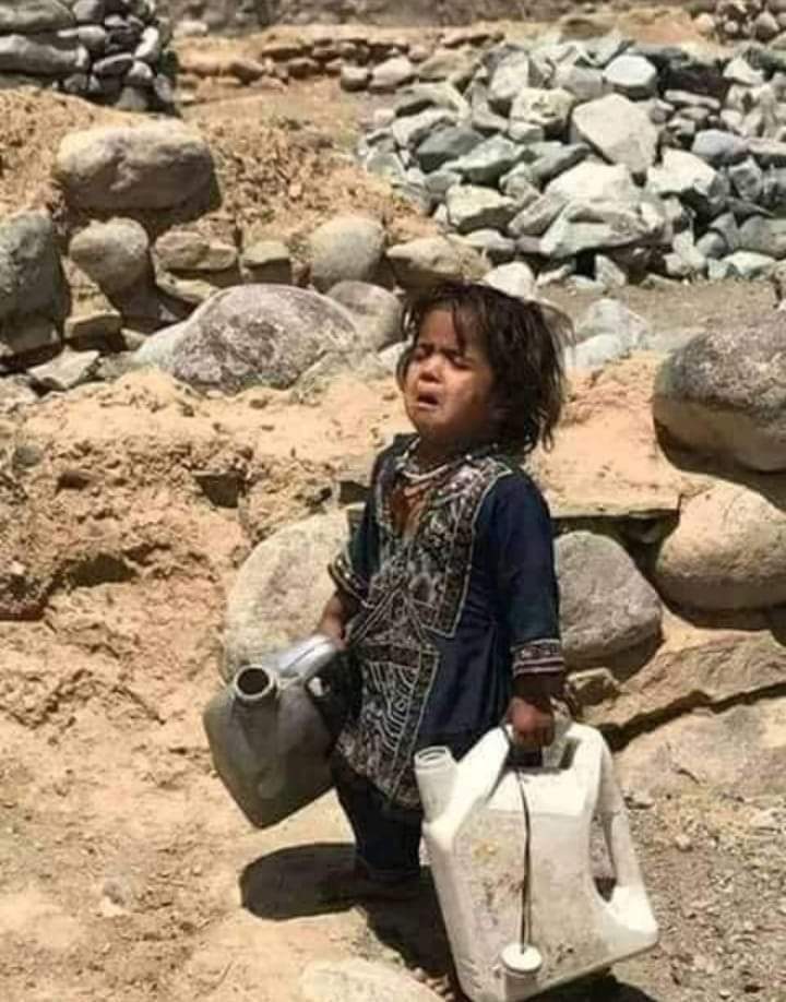 EbadParas's tweet photo. میں جب بھی تمہارے وطن کی 
ذرخیز زمینوں میں 
لہلہاتے ہوئے فصل دیکھتا ہوں 
مؤہن جو دڑو کی قسم  
میرا تخیل اس وقت 
میری دھرتی میرے تھر کے 
پیاسے اور بھوکے معصوم بچوں کے 
خشک لبوں کا بوسہ دیتا ہے۔۔۔۔!!

#SindhNeedsWater https://t.co/ZhiieI54UU