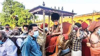 Tamil Nadu govt revokes its ban on #PattinaPravesam — a tradition of devotees carrying the seer of the Dharmapuram Adheenam in a palanquin. Congratulations @BJP4TamilNadu @annamalai_k.