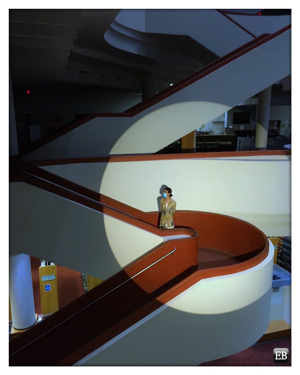 Eric_Brazier's tweet photo. “#Spotlight” https://t.co/d0CV5YESEY #TheDailyMobile #photography #Circle #Circular #PhotoAssistant #PhotoShoot #Setlife #Staircase #Standin #TorontoReferenceLibrary #TRL https://t.co/QGWfUlgR8q