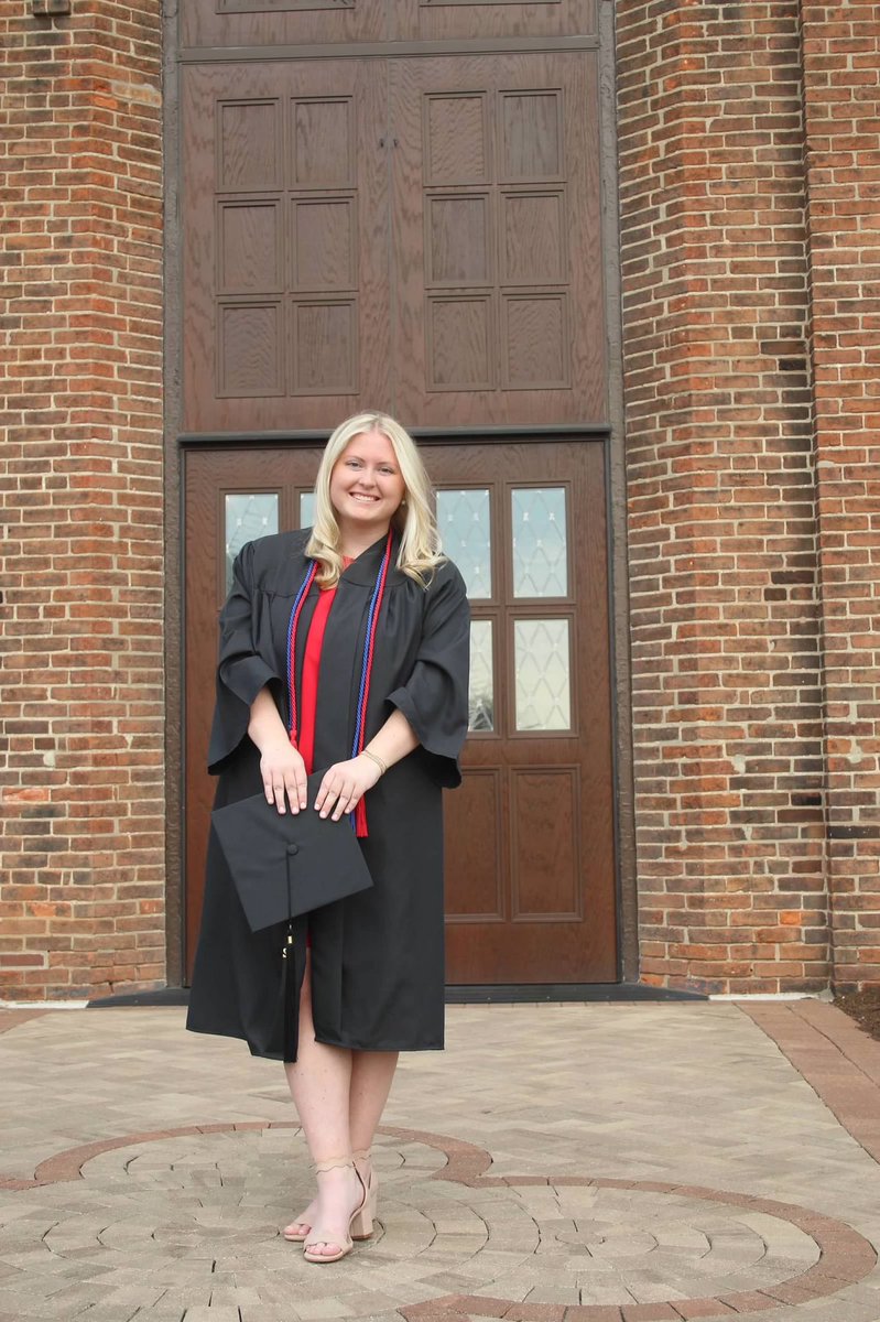 paytritt's tweet photo. Graduation day for morg! proUD sis, congrats! Go flyers!! ❤️💙 #Flyer22Grad https://t.co/KcBj3Syrmm