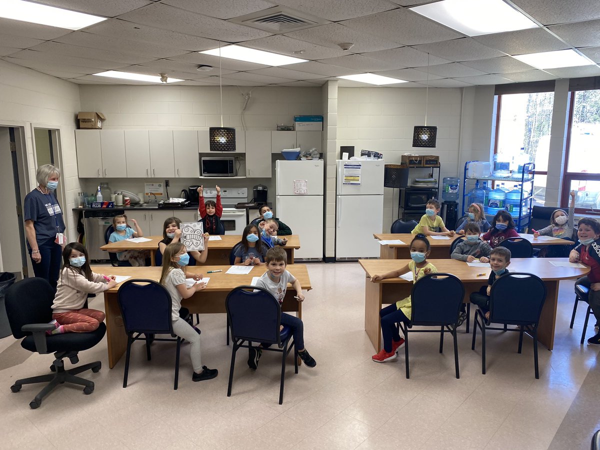 MsKristen19's tweet photo. I do not know what the students were more excited about. Being able to hang out in the Staffroom or watching their handprints shrink in the oven. 
💙💗💜 🖐🏼💚💛🧡
#mothersdaygift 
#shrinkadink #craftforthewin #funingradeone #evergreenelementary https://t.co/zb5K2urPzX