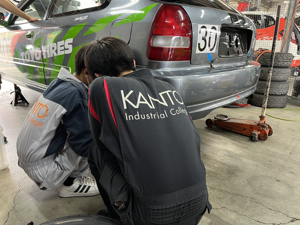 kantoinc's tweet photo. 突貫工事で深夜まで頑張って部員みんなでどうにか間に合わせたシビック…無事に完走致しました…😭
みんなお疲れ様ー!
サポートしていただいた方々、企業様ありがとうございました🙇♂️🙇♂️🙇♂️
#TOYOTIRES
#カーショップLEAD
#LRV
#WINMAX
#SPECPLANNING https://t.co/FdNKYhqe7O