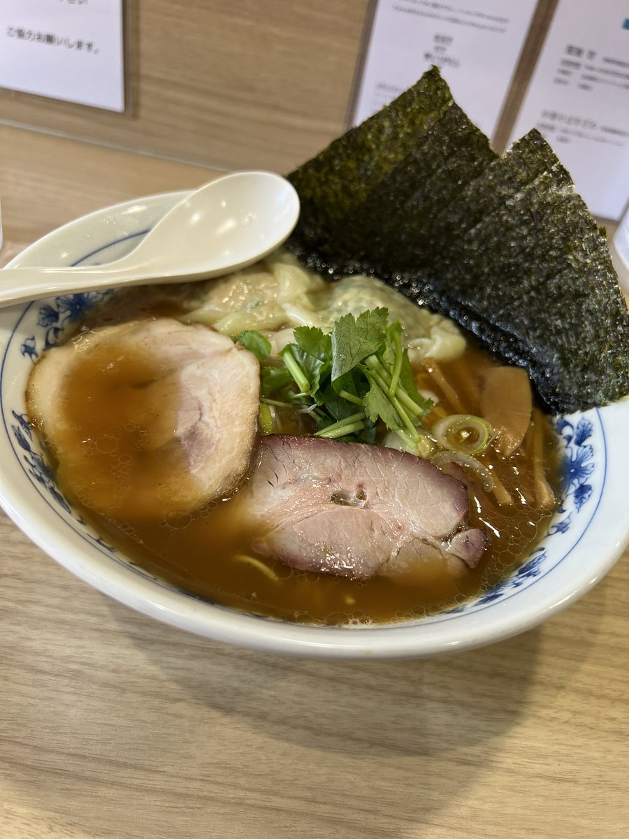 tirosandancer's tweet photo. @ema_afr ラーメン屋！ https://t.co/4qdMLoH2fI
