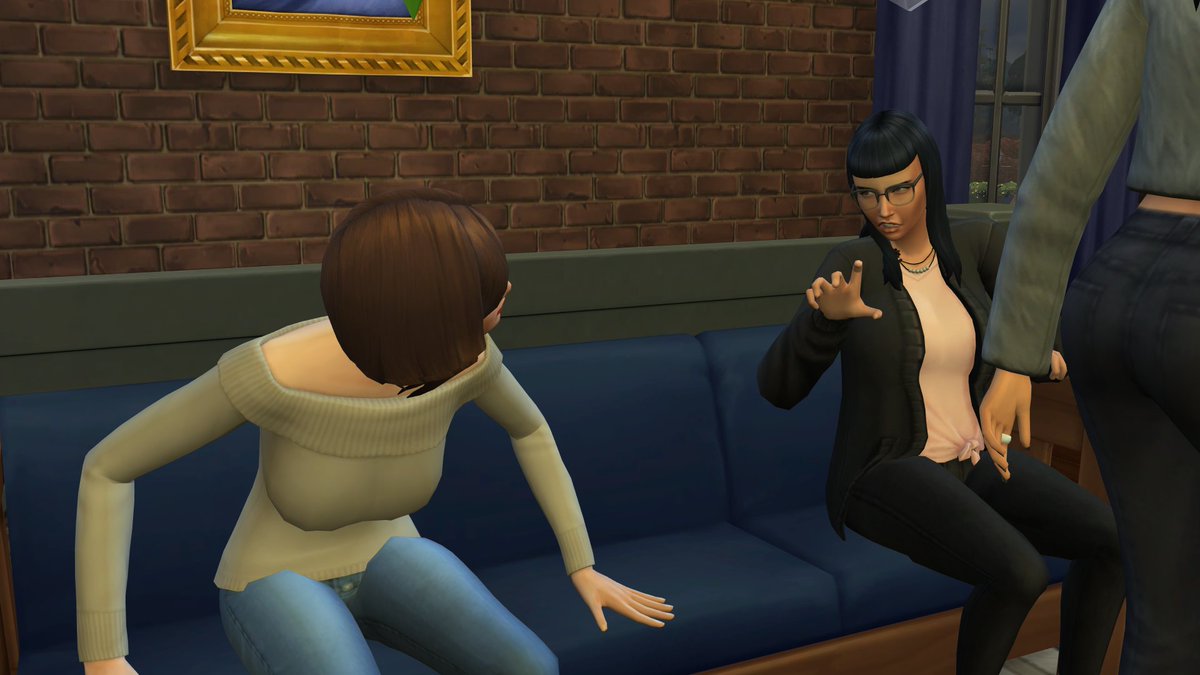 TheSimsFam's tweet image. Bonus por que me hizo gracia, Scarlett se fijó en que Marcella estaba haciendo gestos raros y decidió moverse del sofá automaticamente xDDD