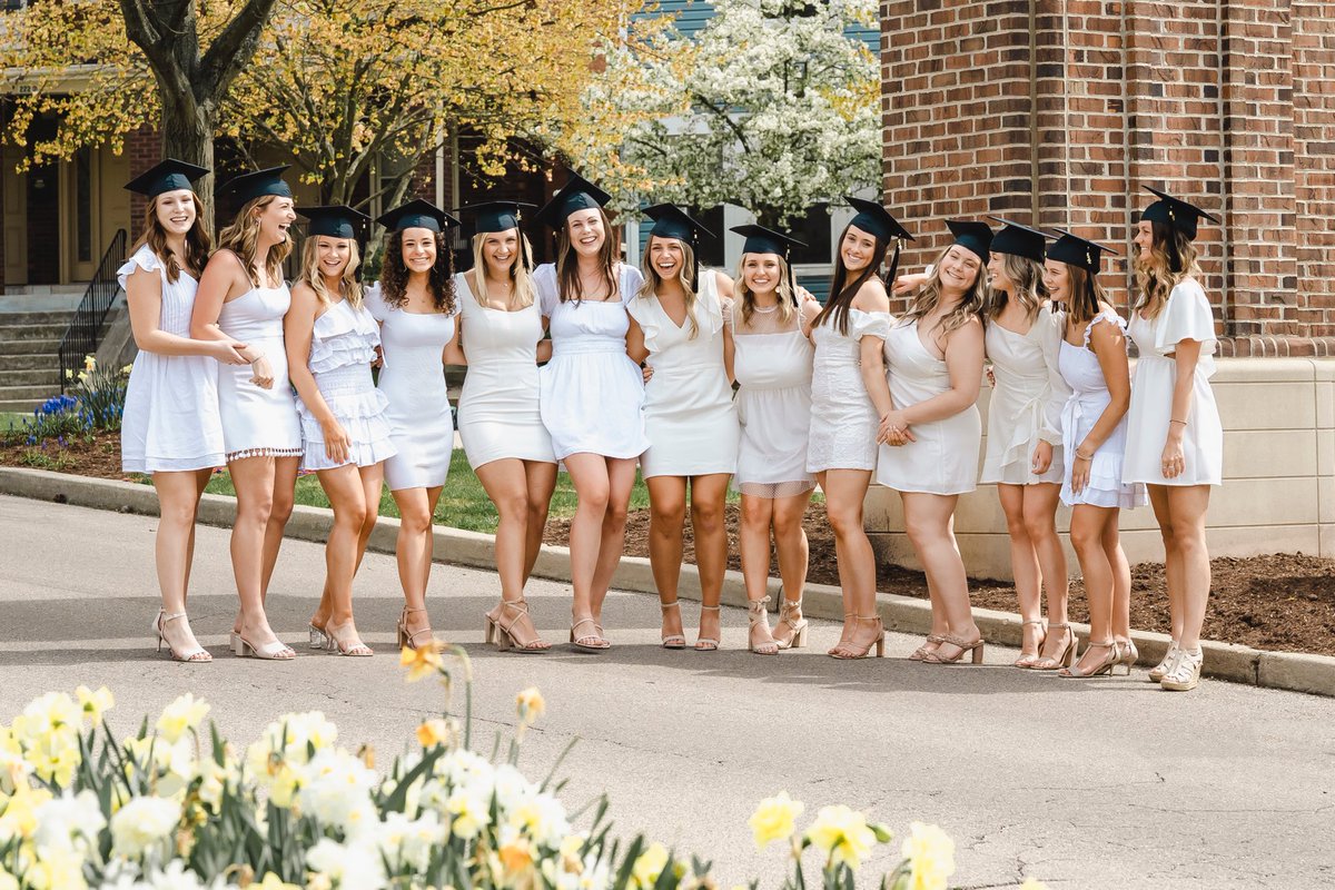 caseyproc's tweet image. Way to go girls! Friends forever 💙❤️! #Flyer22Grad