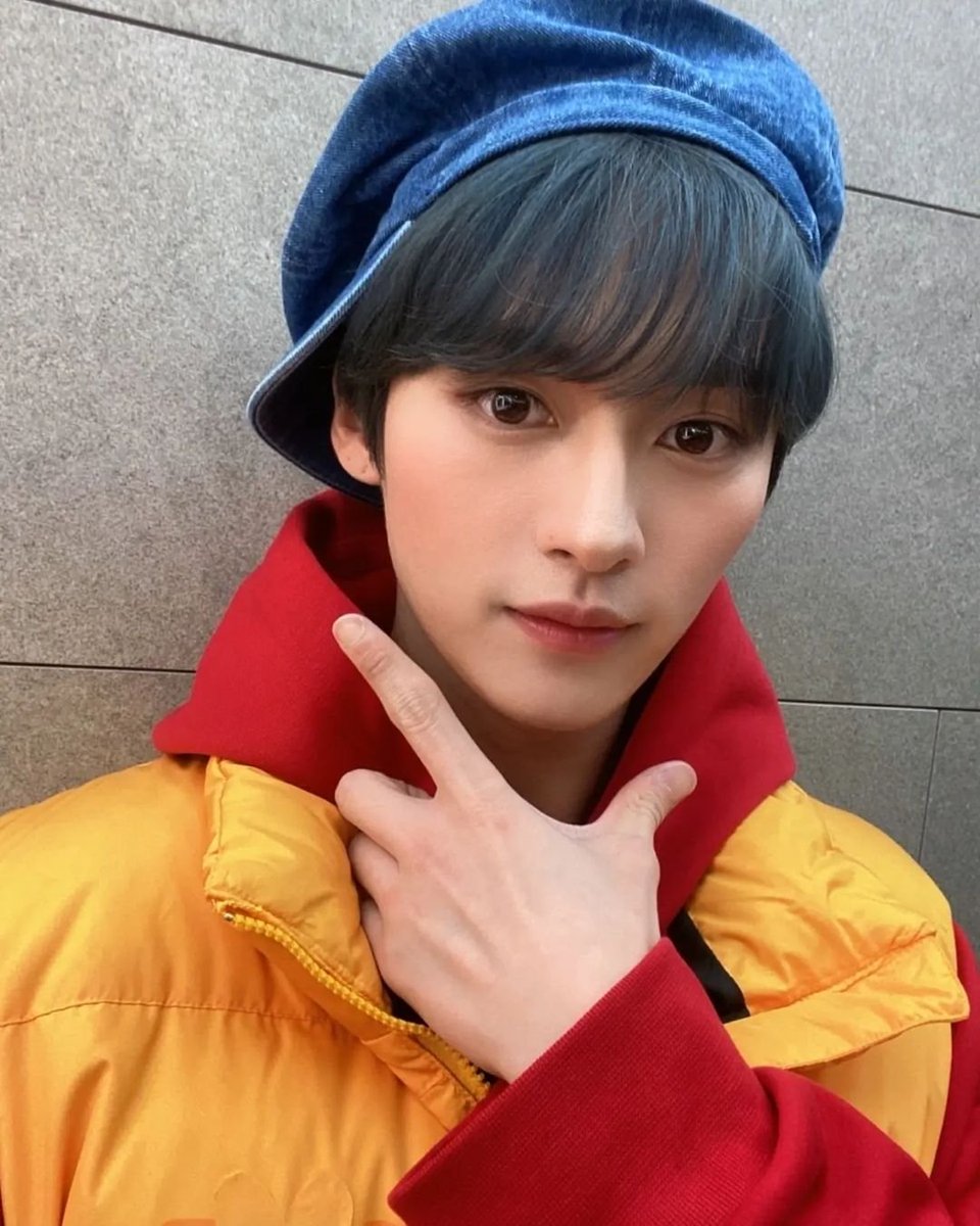 LeeKnowFr's tweet photo. 07.05.2022 | Instagram 

Music Core et bébé Lee Know ✌😜
#LeeKnowIsCute #MusicCore #WooJuHo #🚀

©Realstraykids
Trd:Stray Kids Global &amp; Lee Know France https://t.co/adSHxwOxjK