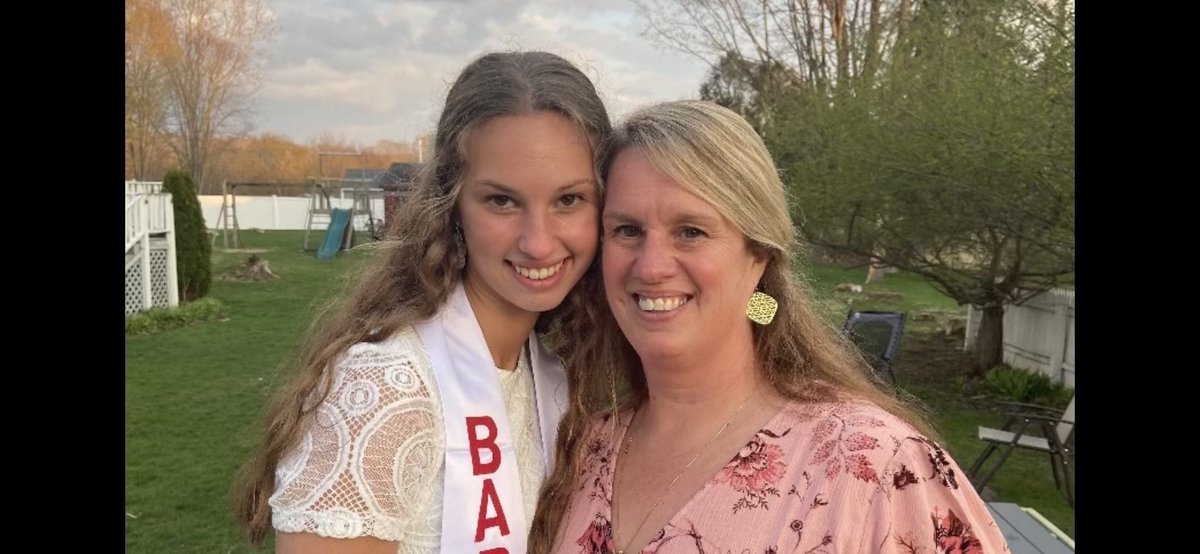 AaronRobb5's tweet photo. Happy Mother's Day @lynnrobb5! 💐 https://t.co/rsBxpfUvpE