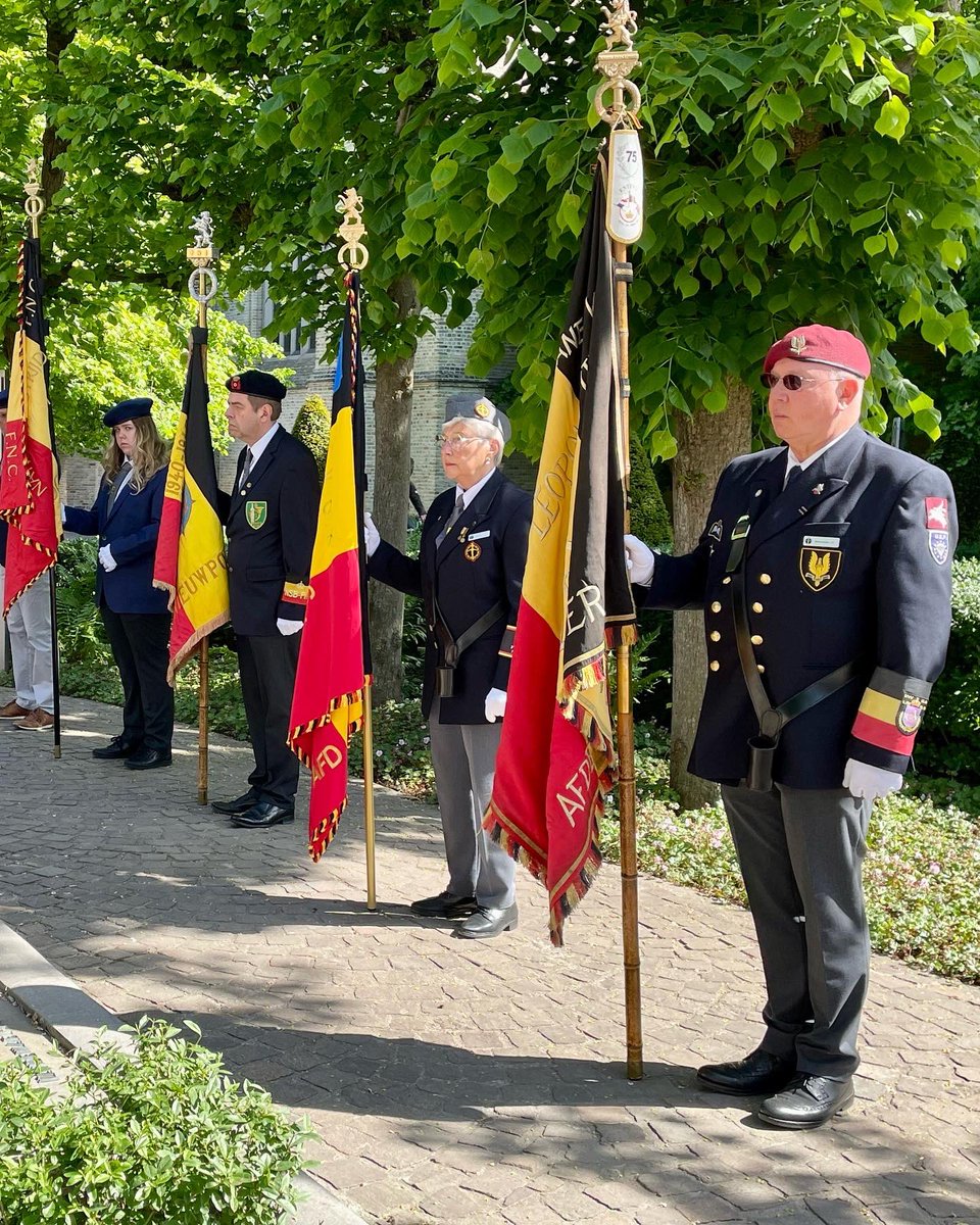 StadNieuwpoort's tweet photo. Op 8 mei herdenken we het einde van #WWII in Europa. Daarnaast staan we stil bij de bevrijding van de concentratie- en uitroeiingskampen.
Aan het Gedenkteken voor de Nieuwpoortse Oorlogsslachtoffers werd hulde gebracht aan al wie toen het leven liet. 💛
#Vdag #VEDay77 #8thMay https://t.co/hKi7hqKR1y