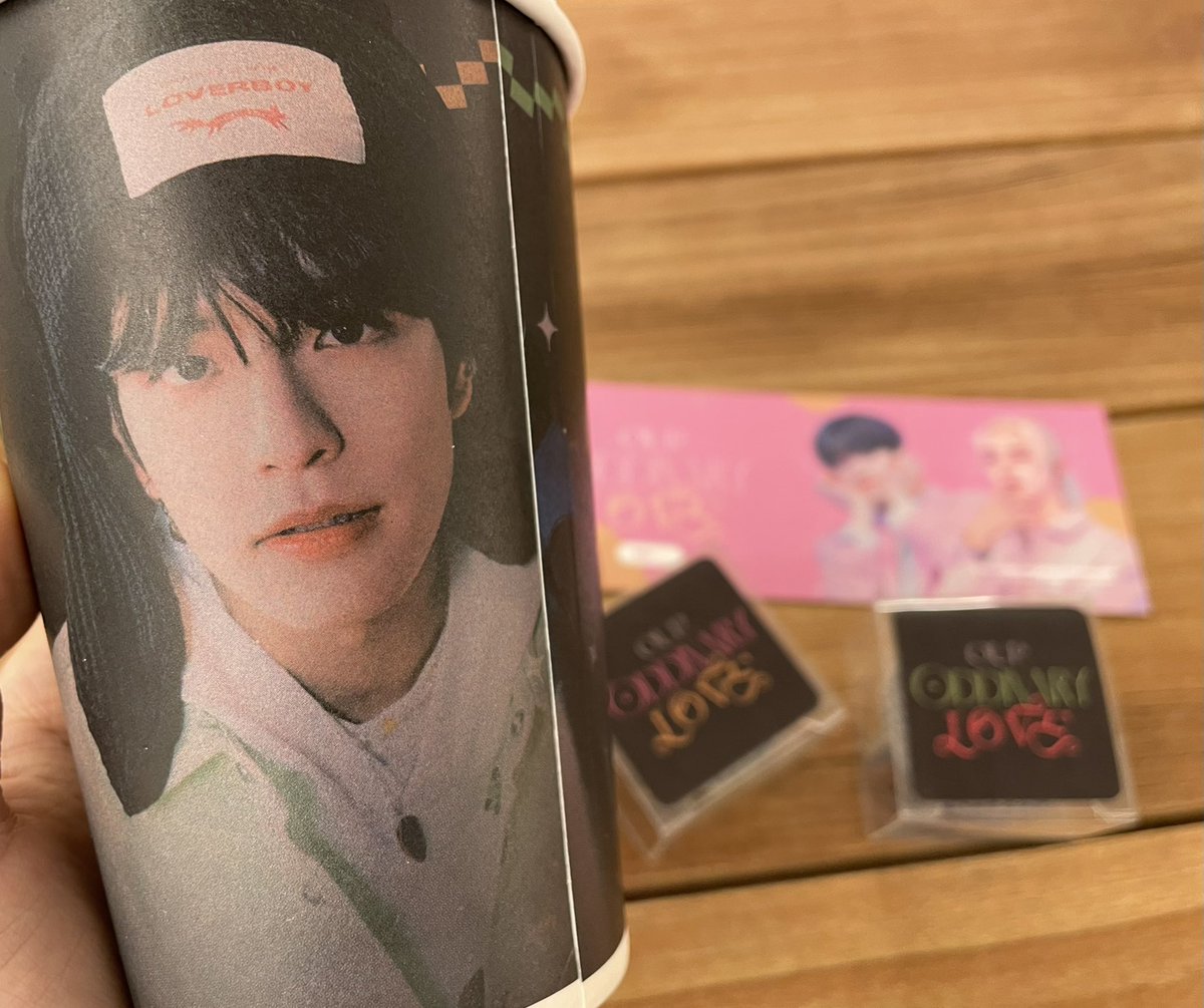 1_bbok_nyu's tweet photo. #OUR_ODDINARY_LOVE

늦게 가는 바람에 럭드는 
품절이어서 못한 게 아쉬웠지만
전시되어 있는 
승민이 현진이 사진이
너무 예쁜 곳이었습니다💘 https://t.co/GJ3ZUh06Yl
