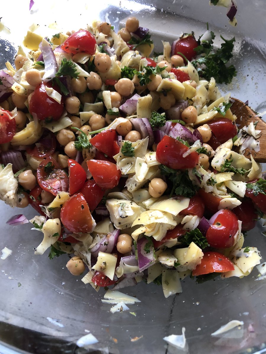 OaknThyme's tweet photo. I tried a new recipe while doing some meal prep for the upcoming week; Mediterranean Chickpea Salad is ready to go. Definitely a keeper. 🌱 #mealprep #plantbased #Cooking #saladrecipe #easyanddelicious https://t.co/pITu0QcZBq
