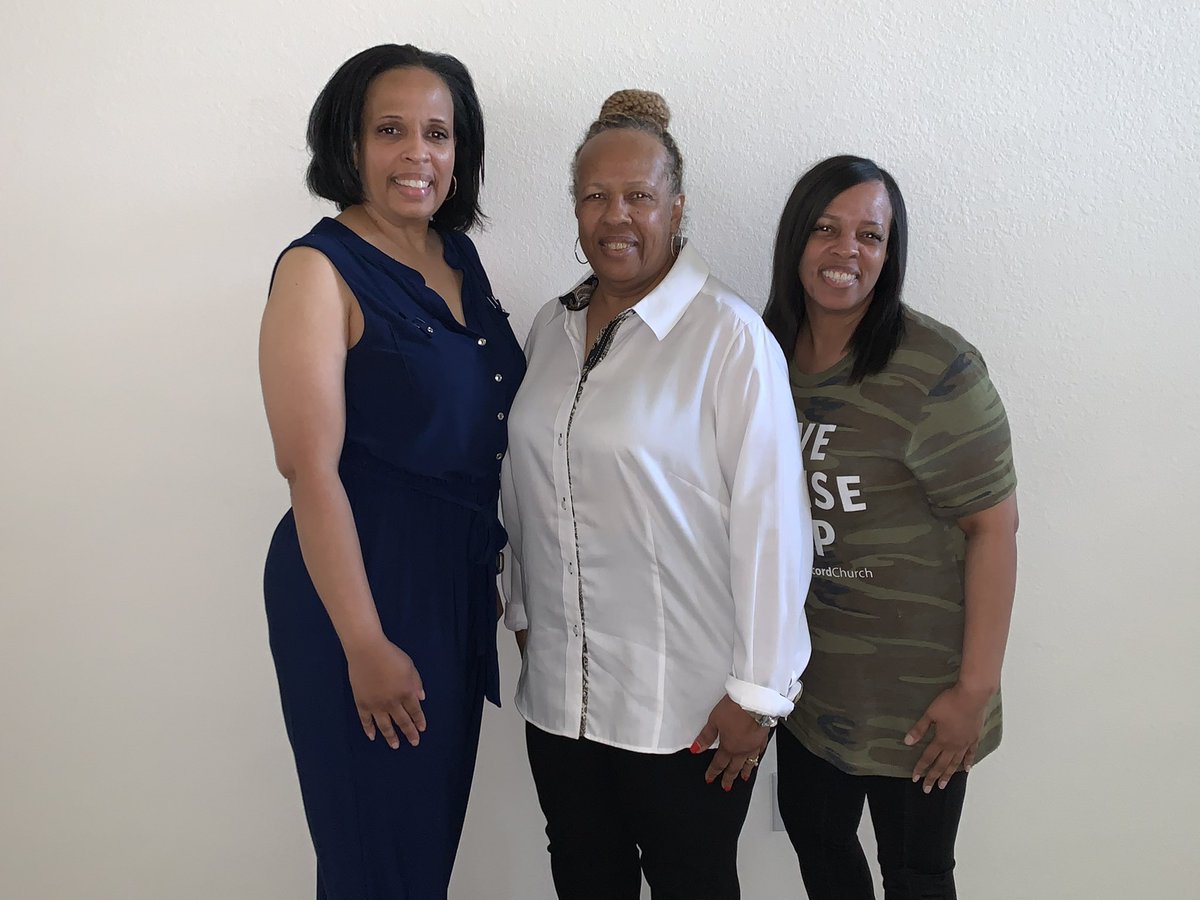 #Iamup #wfaa Happy Mother’s Day to the best mom and sister, Janice and Kim💗💚💗💚